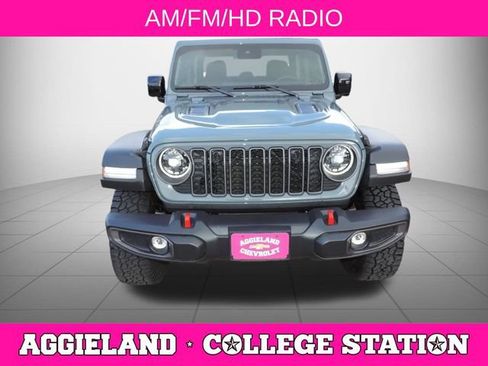 Used 2025 Jeep Gladiator Rubicon w/ Convenience Group AWD/4WD image 9