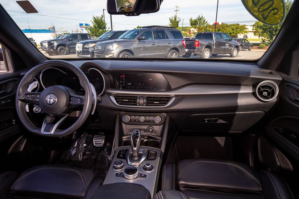Used 2024 Alfa Romeo Stelvio Veloce AWD/4WD image 20