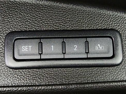 Used 2018 Chevrolet Suburban LT w/ Luxury Package AWD/4WD image 24
