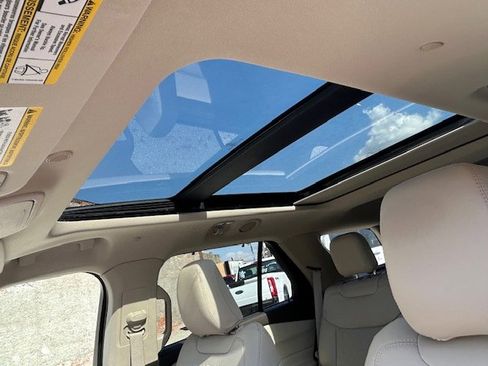 Used 2022 Ford Explorer Platinum w/ Technology Package image 14