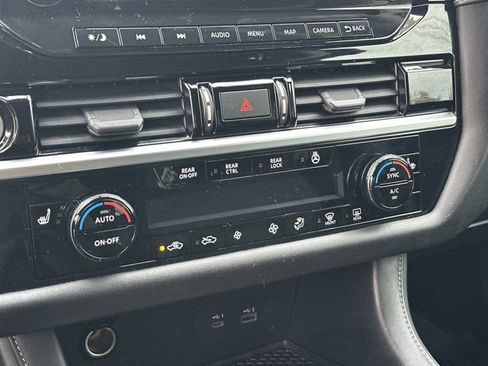 Used 2022 Nissan Pathfinder SL w/ SL Black Package image 30