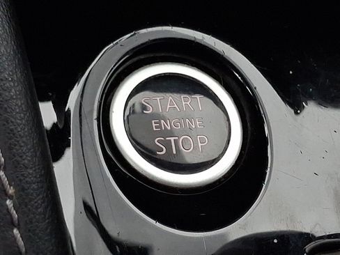 Used 2019 Nissan Kicks SR w/ SR Premium Package FWD image 23