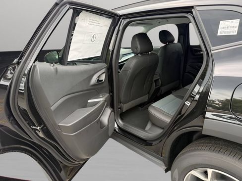 Used 2026 Chevrolet Trax LT w/ LT Convenience Package FWD image 29