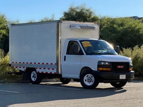 Used 2019 GMC Savana 3500 w/ Power Convenience Package RWD image 3