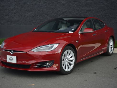 Used 2020 Tesla Model S Long Range Plus image 1