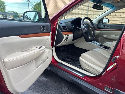 Used 2013 Subaru Outback 2.5i Limited w/ Moonroof Pkg AWD/4WD image 9