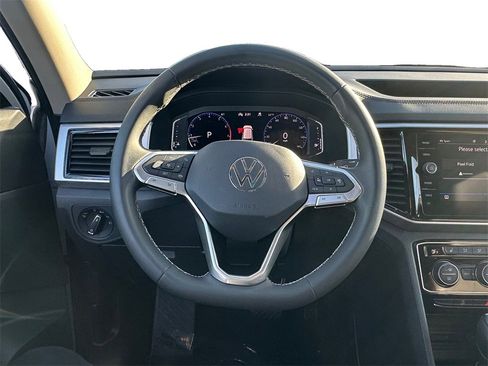 Used 2022 Volkswagen Atlas SE w/ Panoramic Sunroof Package image 12
