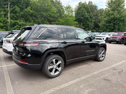 New 2026 Jeep Grand Cherokee Limited AWD/4WD image 2