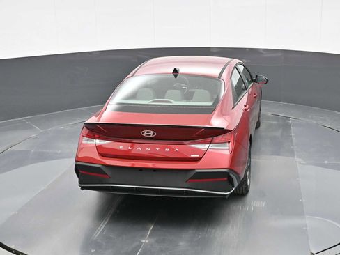Used 2025 Hyundai Elantra SEL FWD image 26