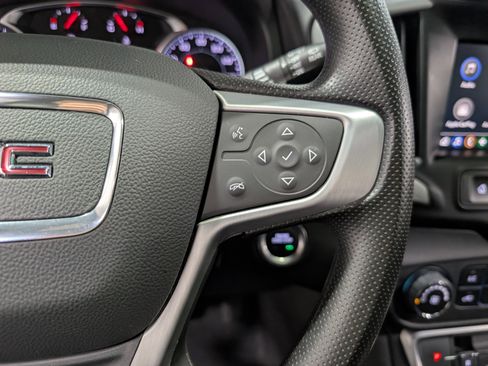 Used 2024 GMC Terrain SLE image 15