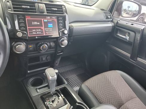 Used 2022 Toyota 4Runner TRD Off-Road AWD/4WD image 21