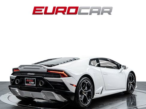 Used 2021 Lamborghini Huracan EVO RWD image 5