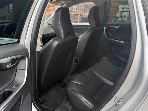 Used 2016 Volvo XC60 T5 Premier image 19