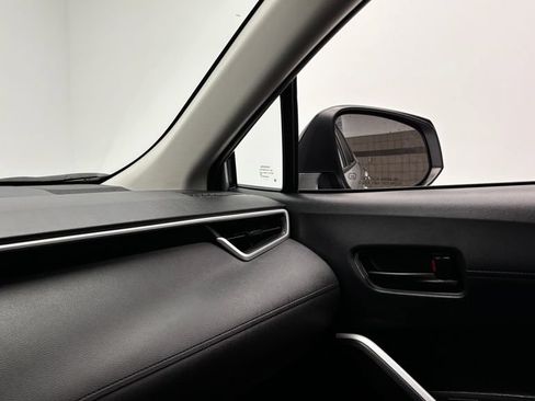 Used 2025 Toyota Corolla Cross LE FWD image 28