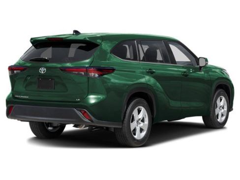 Certified 2025 Toyota Highlander LE AWD/4WD image 2