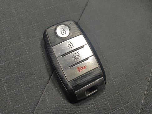 Used 2020 Kia Sorento S FWD image 32