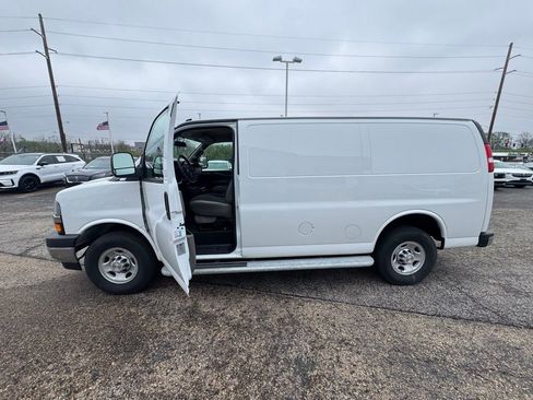 Used 2024 Chevrolet Express 2500 w/ Driver Convenience Package image 4