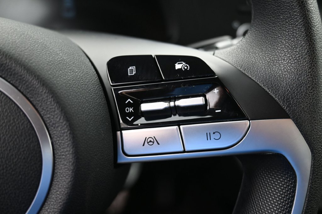 Used 2024 Hyundai Elantra SE FWD image 23