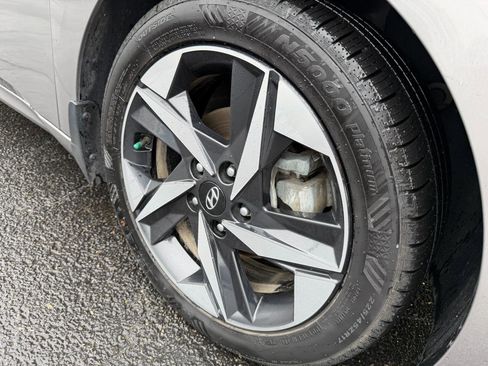 Used 2023 Hyundai Elantra Limited image 9