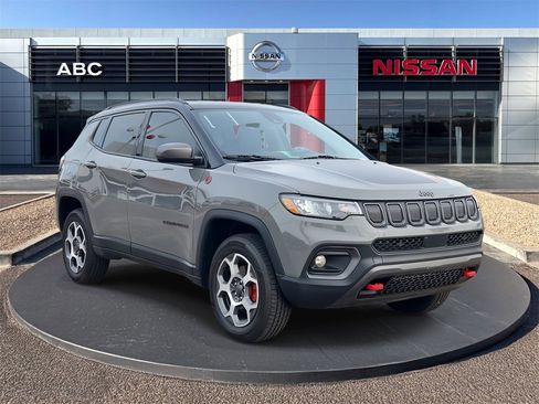 Used 2022 Jeep Compass Trailhawk w/ Trailhawk Convenience Group image 3