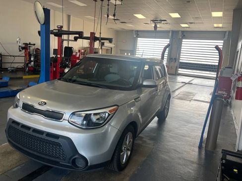 Used 2016 Kia Soul FWD image 2