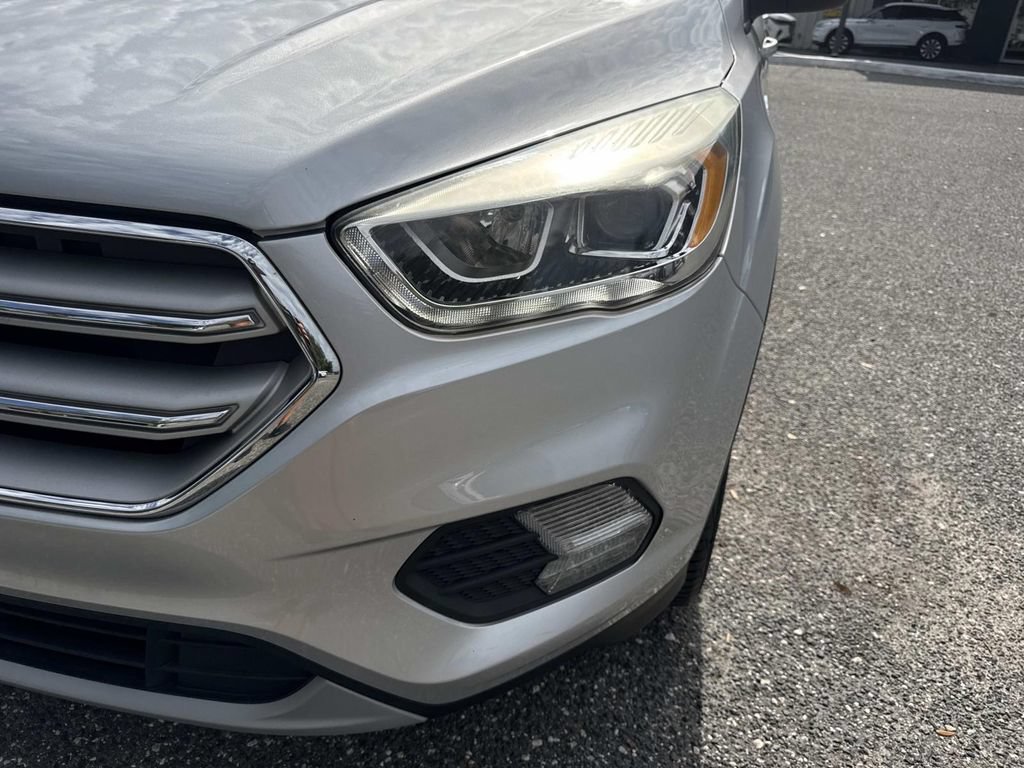 Used 2018 Ford Escape SEL w/ Ford Safe & Smart Package FWD image 9