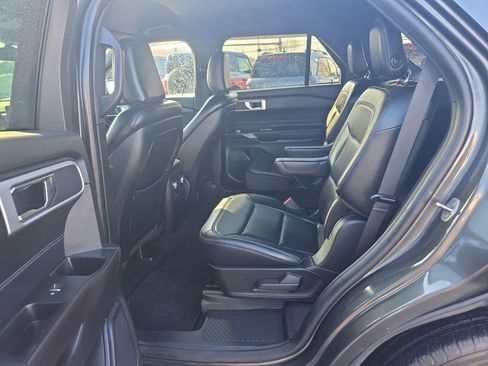 Used 2020 Ford Explorer XLT w/ Equipment Group 202A image 17