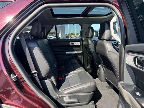 Used 2023 Ford Explorer Limited w/ Hybrid Equipment Group 310A AWD/4WD image 10