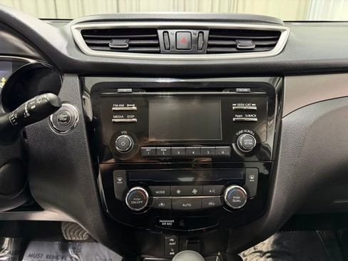 Used 2016 Nissan Rogue SV AWD/4WD image 13