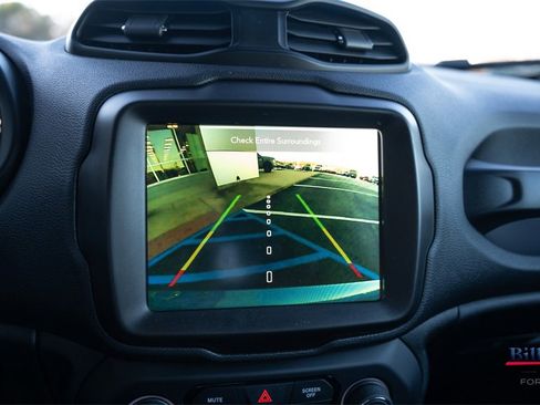 Used 2022 Jeep Renegade Latitude image 15