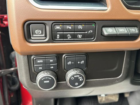 Used 2022 Chevrolet Suburban High Country image 27