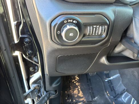 Used 2019 Jeep Wrangler Sport AWD/4WD image 33