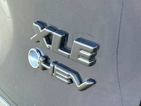 Used 2025 Toyota RAV4 XLE w/ Convenience Package AWD/4WD image 9