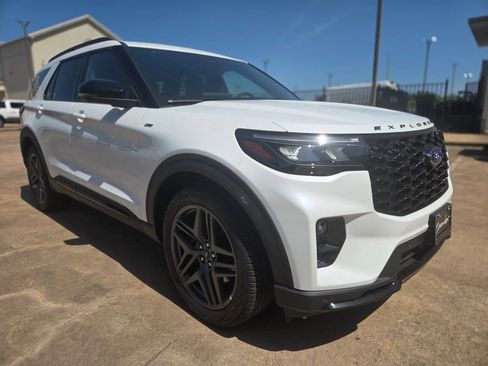 New 2026 Ford Explorer ST-Line w/ ST-Line Street Pack RWD image 3