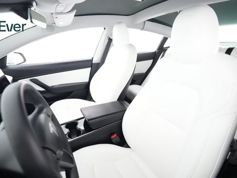 Used 2020 Tesla Model 3 Standard Range Plus RWD image 4