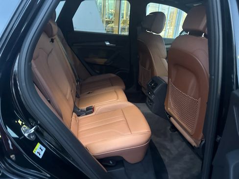 Used 2024 Audi Q5 e Premium Plus w/ Premium Plus Package image 24