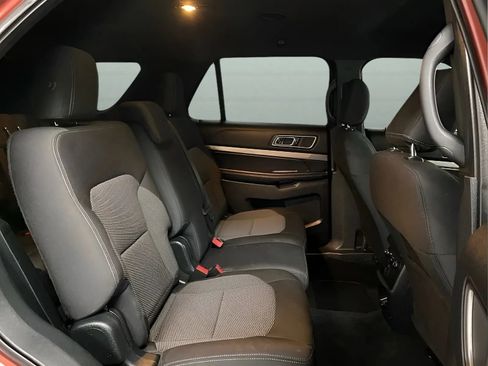 Used 2018 Ford Explorer XLT w/ Equipment Group 201A AWD/4WD image 13