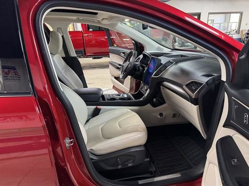 Used 2022 Ford Edge Titanium w/ Class II Trailer Tow Package AWD/4WD image 11