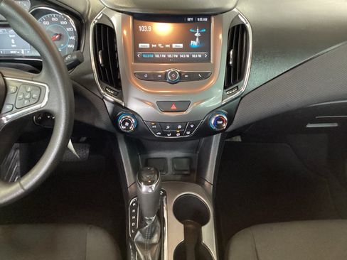Used 2017 Chevrolet Cruze LT FWD image 11