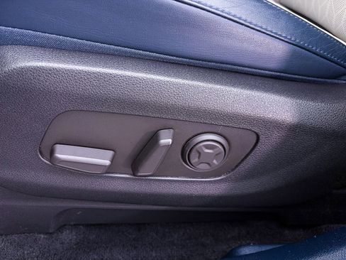 Certified 2025 Kia Carnival EX FWD image 19