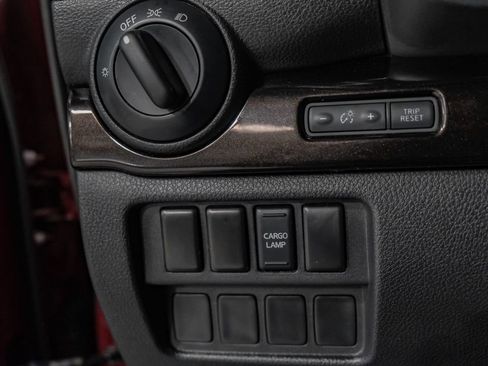 Used 2017 Nissan Titan SV image 26