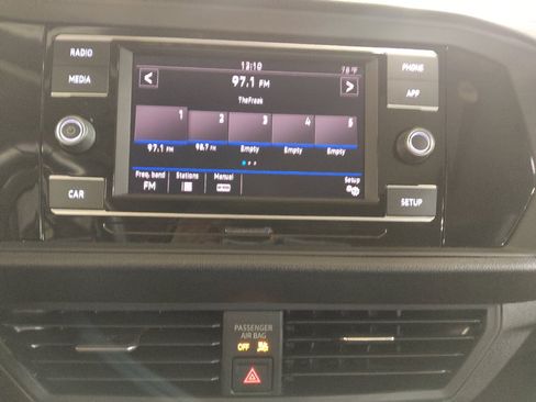 Used 2019 Volkswagen Jetta SE w/ Cold Weather Package FWD image 25