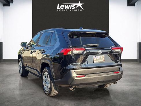Used 2021 Toyota RAV4 LE FWD image 3