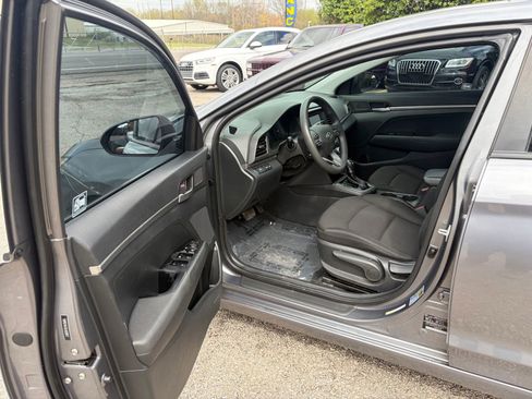 Used 2020 Hyundai Elantra SE w/ Cargo Package (C1) FWD image 10