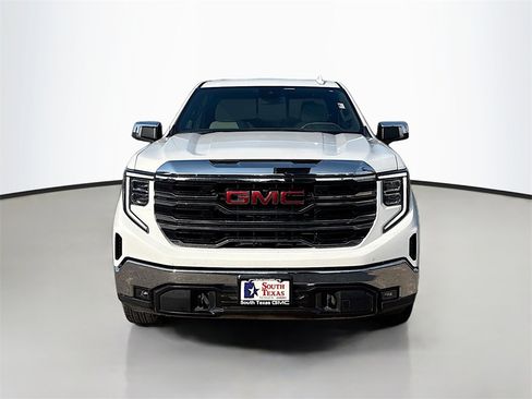 Used 2023 GMC Sierra 1500 SLT image 2