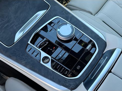 New 2026 BMW X5 xDrive50e w/ Executive Package image 30