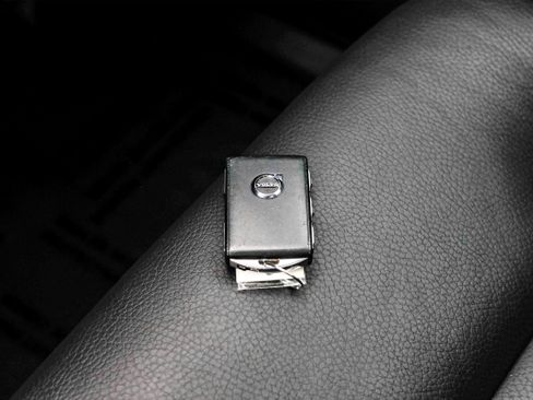 Used 2023 Volvo XC60 B5 Plus image 52