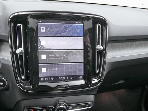 Certified 2024 Volvo XC40 B5 Plus w/ Protection Package Premier image 29