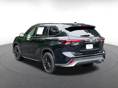 Used 2025 Toyota Highlander XSE AWD/4WD image 11