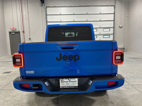Used 2022 Jeep Gladiator Overland image 7
